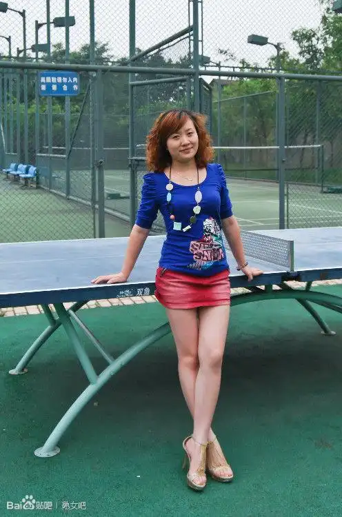 小蜗牛熟女860集 精华帖 打造此熟女最全贴 这女的很爱情趣丝袜啊