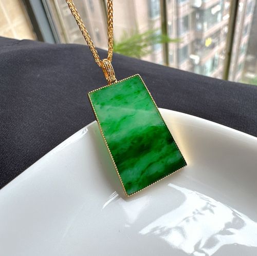 冰种阳绿翡翠玉无事牌吊坠 长方形水墨画方牌男女款18k金镶嵌简约
