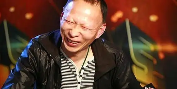 他因长得丑演尽坏人还曾吓哭女演员但妻女却美到天际