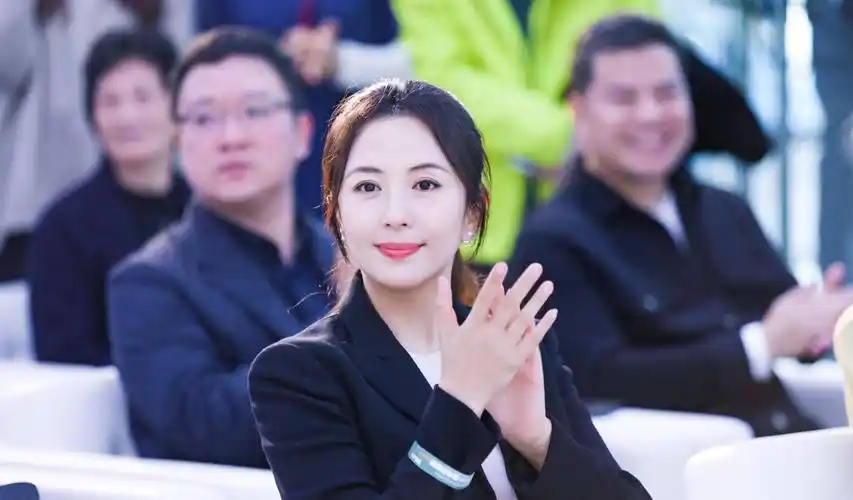 杨童舒也就不藏着掖着了,直言自己不是未婚先孕,而是在很早之前就已经