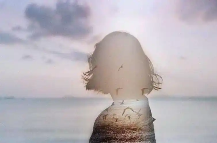 深夜来临的时候, 一个人并不孤单, 想念一个人的时候 才是真正的孤单.