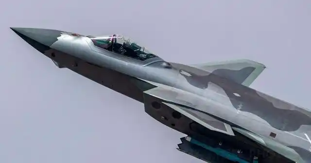 而西飞的名下也有多款非常著名的战机,其中包括歼轰-7飞豹战机,轰-6