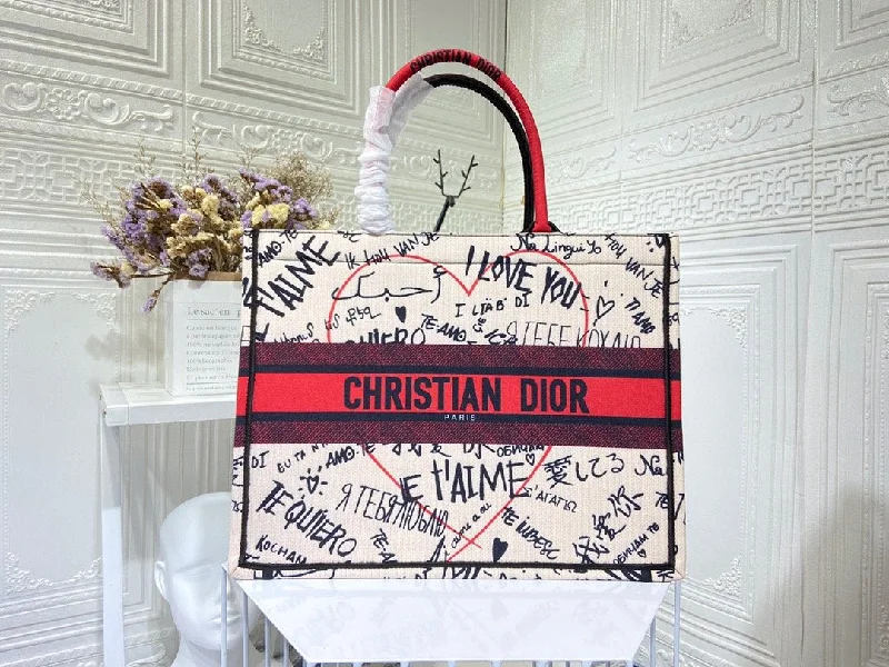 Christian Dior bags with a quilted pattern and gold - toned hardwareGlitzyBags - Designer bags by Dior 136