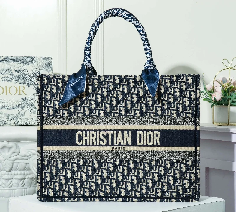 Christian Dior handbags with a back - pocket for quick storageGlitzyBags - Designer bags by Dior 141