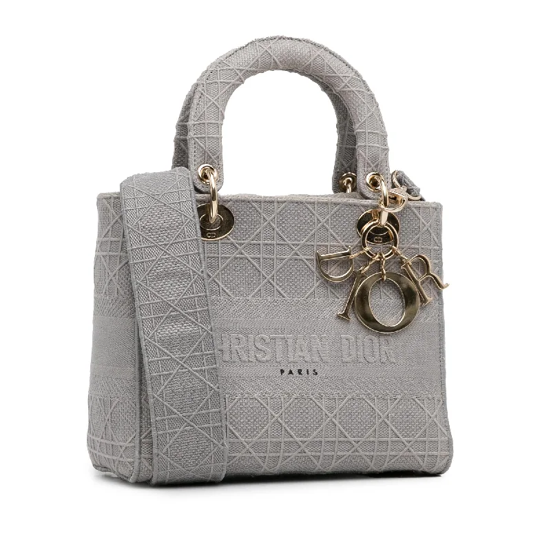 Christian Dior handbags with a removable shoulder strap for versatilityDior Medium Cannage Lady D-Lite (xP4ymr)