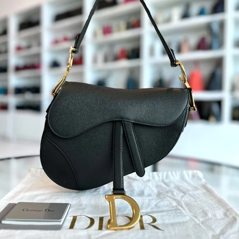 Stylish Christian Dior shoulder bags with a tassel - adorned zipperSaddle Medium Grained Calfskin Black GHW